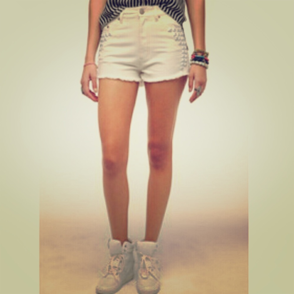 🔮BDG/ UO White Studded Distressed Shorts